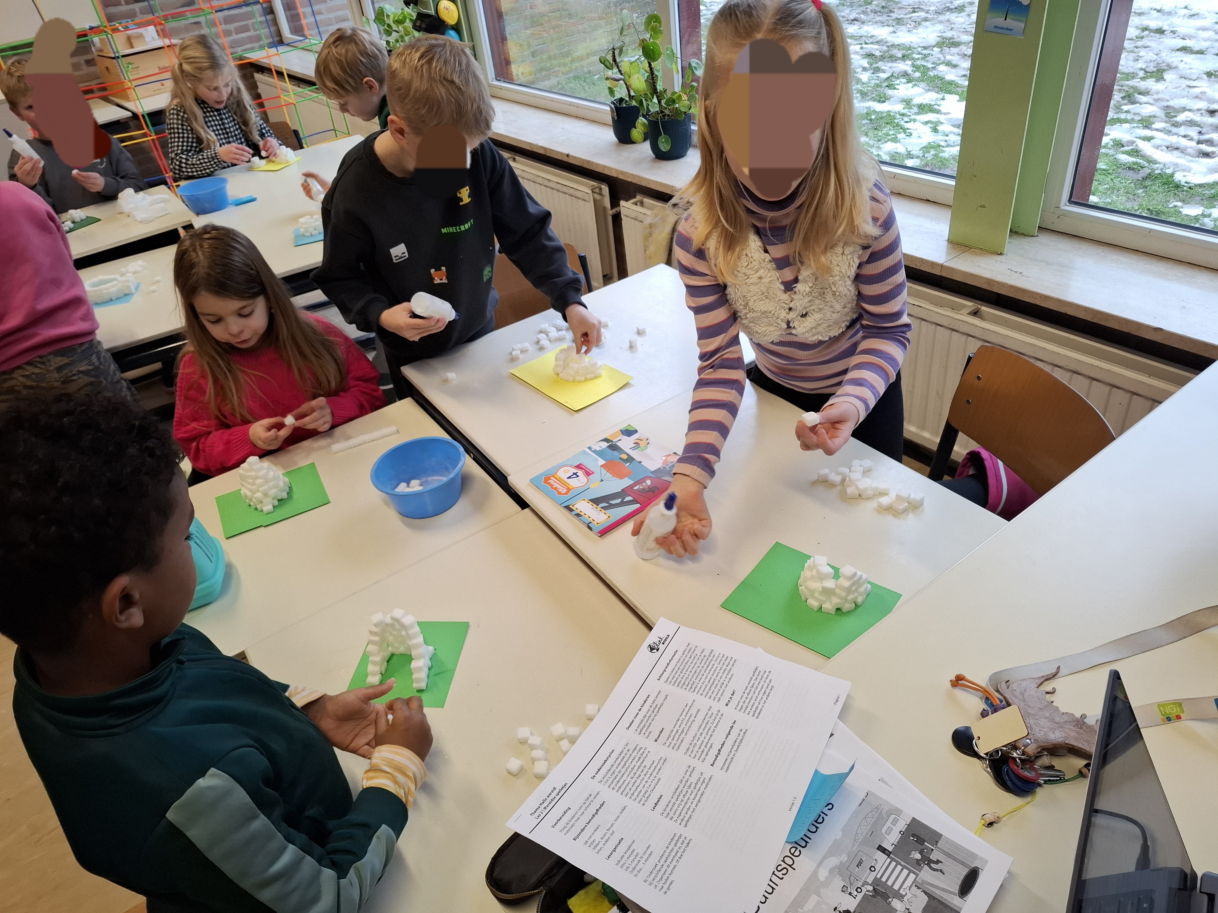 Iglo's bouwen van suikerklontjes.